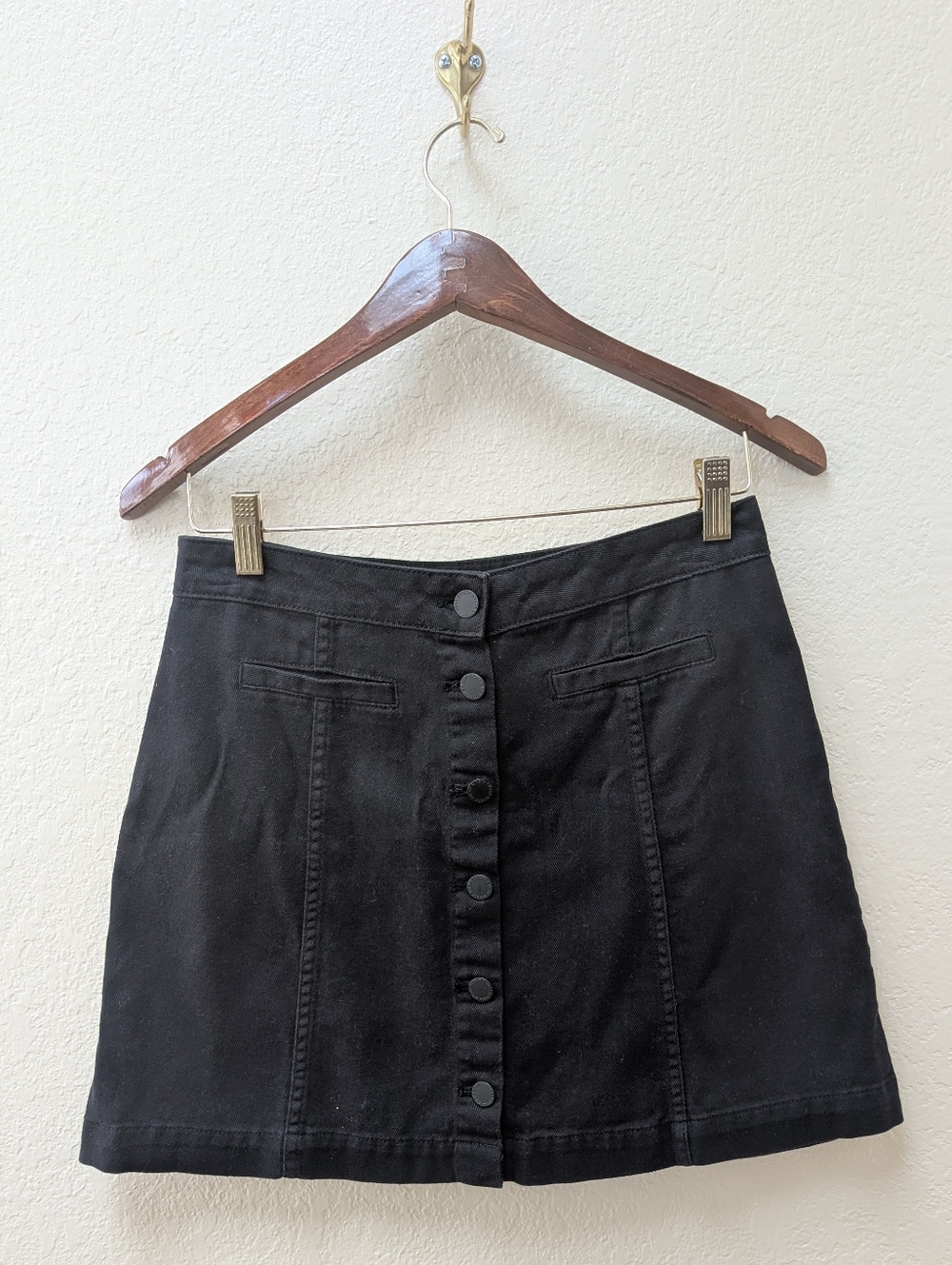 Divided By H&M 100% Cotton Black Denim Button-Front Mini Skirt. Size 6